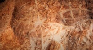 Descubiertas 100 esculturas prehistóricas en la Cueva de la Vila, Tarragona