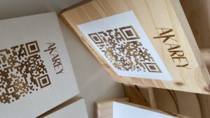 Aplicaciones innovadoras del grabado láser de códigos QR en madera